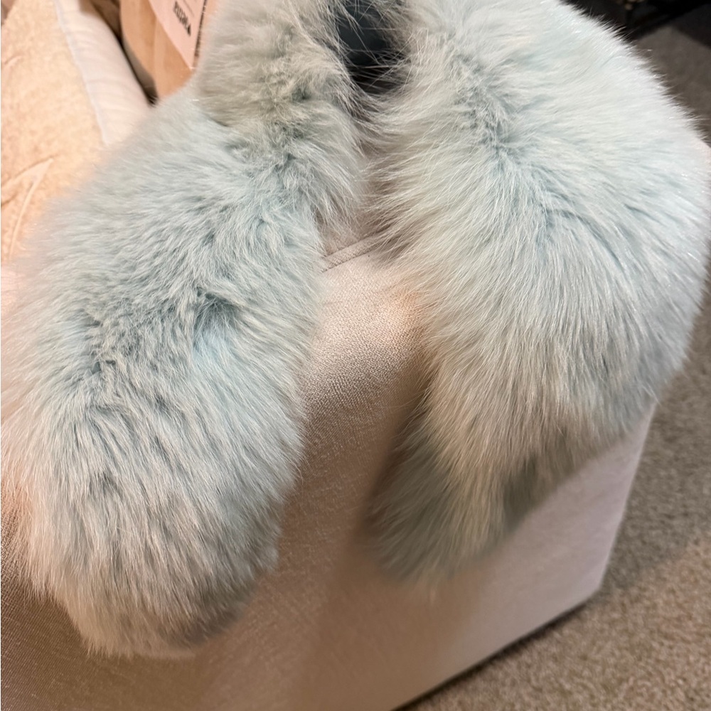 Collar fox fur  - blue -almost baby blue as in picture 35” long - Picture 4 of 7